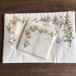 NEW Sealed Vintage Daisy Paper Placemats & Napkins Set (Set of 16)
