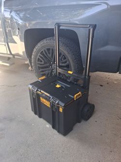 DEWALT TOUGHSYSTEM 2.0 24-IN. MOBILE TOOL BOX