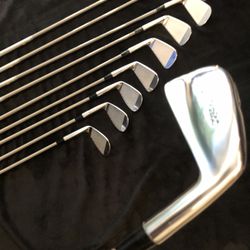 Brand New Rechromed Vintage Titleist Pro Tour Blades 1-SW Areo-Tech Steel fiber Shafts 80-Weight Brand New Shafts And Royal V-Sand Grips