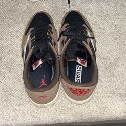 Travis Scott Jordan 1s