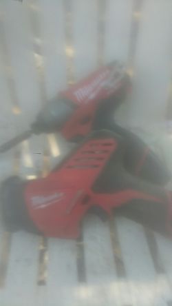M12 FUEL IMPACT AND HACKSAW WITH 2 BATTERYS NO CHA