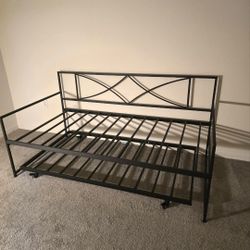 Twin Daybed With Pull Out Trundle Bed 