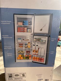 Mini fridge Insignia compact refrigerator