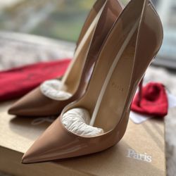 Christian Louboutin - So Kate 37.5 Nude