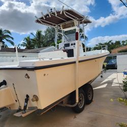 23' Maycraft Boat whit 225 HP Yamaha