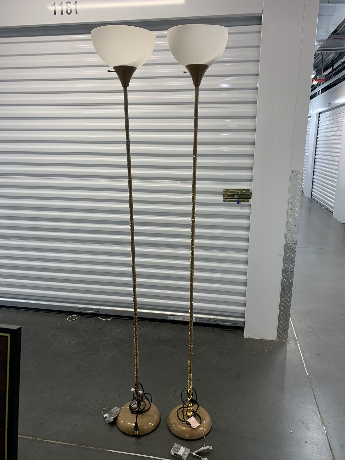 2 Golden Lamps 