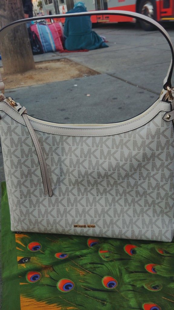 Micheal Kors Purse
