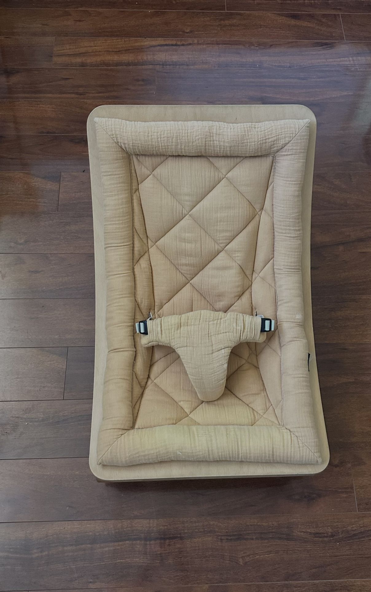 Charlie Crane LEVO Baby Rocker in natural wood