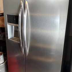 Refrigerator 