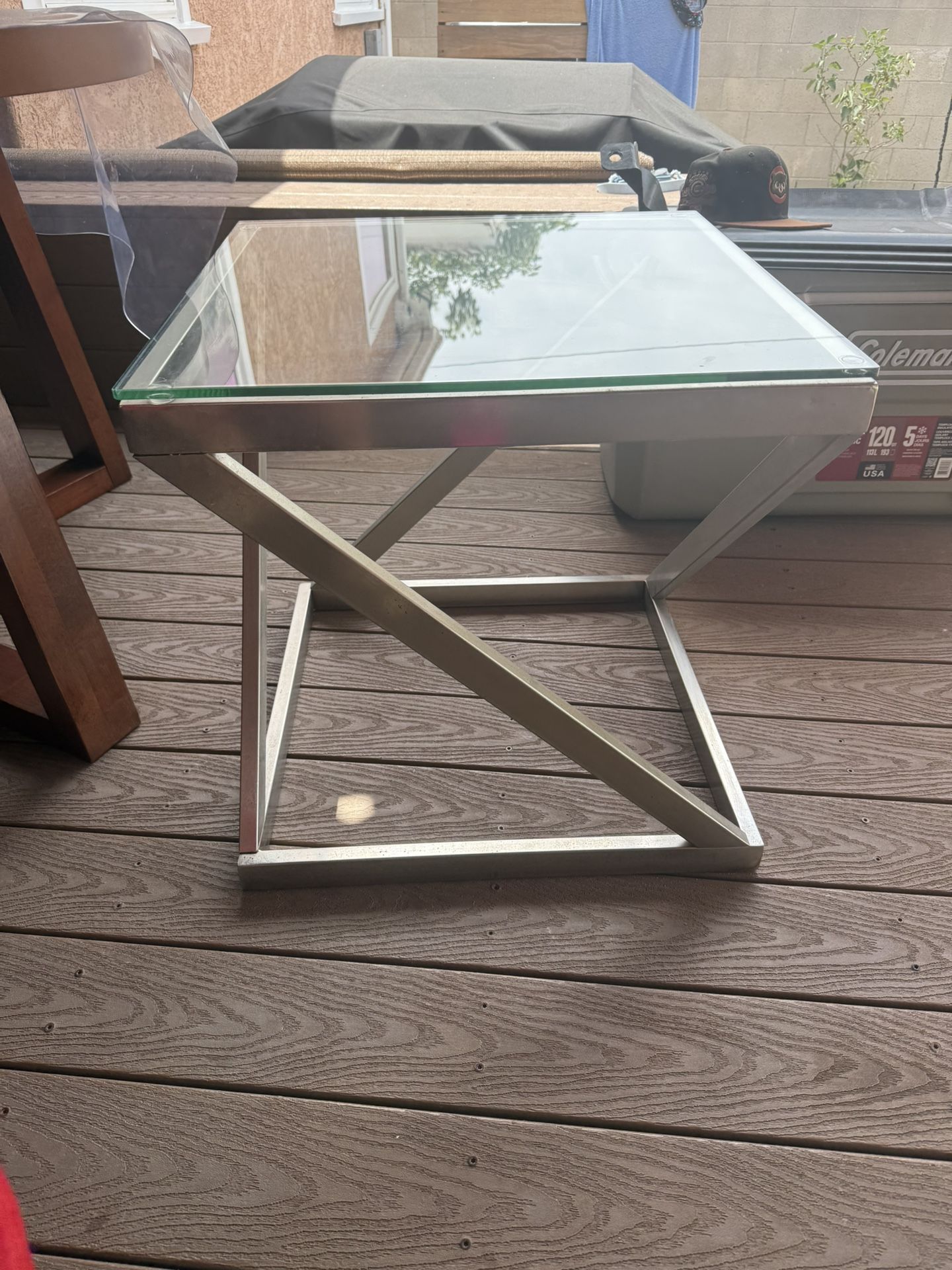 Free / Gratis Side End Table