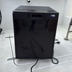 Norcold  mini refrigerator AC/DC