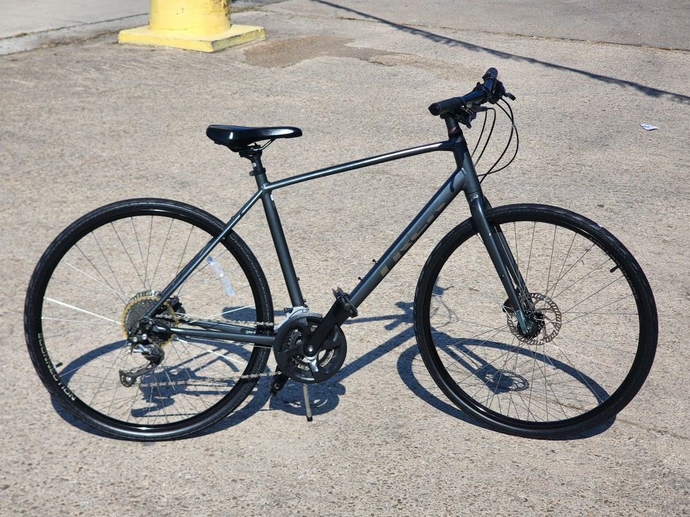Trek FX 2 Gen 3 Hybrid Bike, Large 20" Gold Alpha Aluminum Frame, 18-Speed, 700c Wheels 