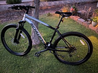 27.5” Mountain Bike SCHWINN Excellent Condition!!