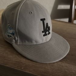 La fitted hat
