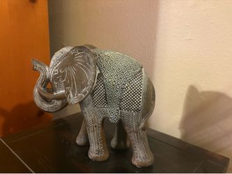Trumpeting Elephant Accent
