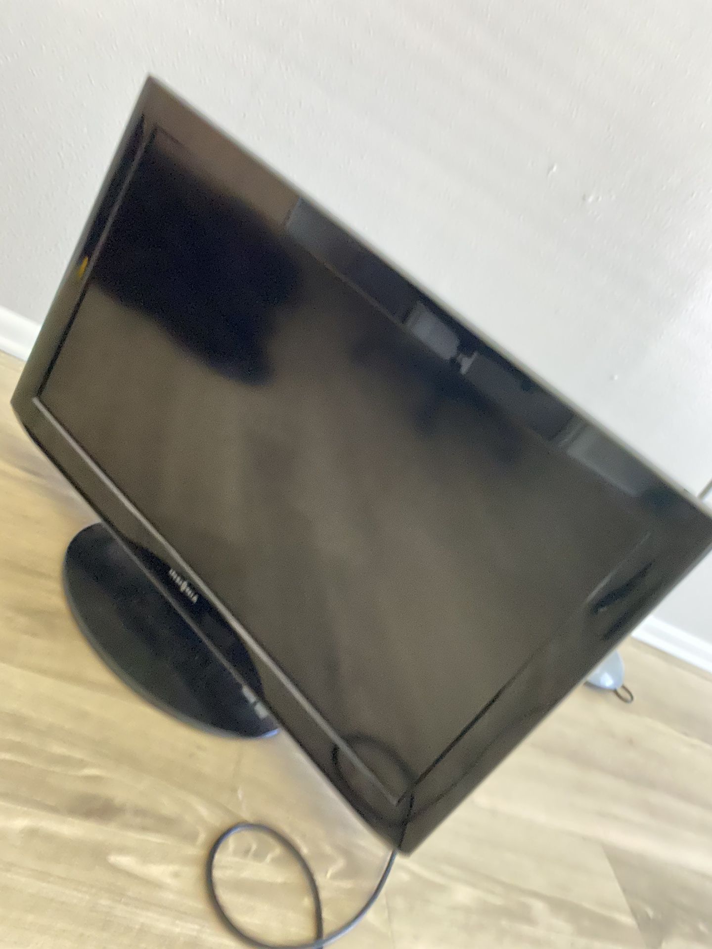 32 inch TV with DVD