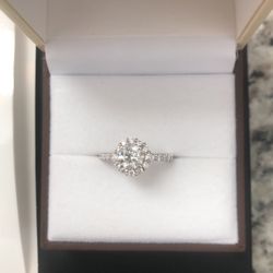 Round Brilliant Engagement Ring