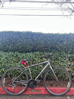 Trek FX 7.1 Hybrid Bicycle - Medium Frame - Aluminium Bike