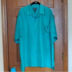 Men's Green Button Down Short Sleeve 100% Silk Shirt

Size M
