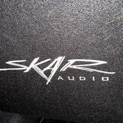 Mint Condition 12” 1,200 Watt Skar Audio Subwoofer Package With Amp