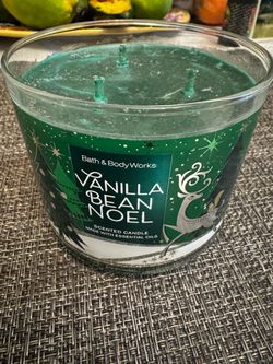 Bath & Body Works vanilla bean noel candle