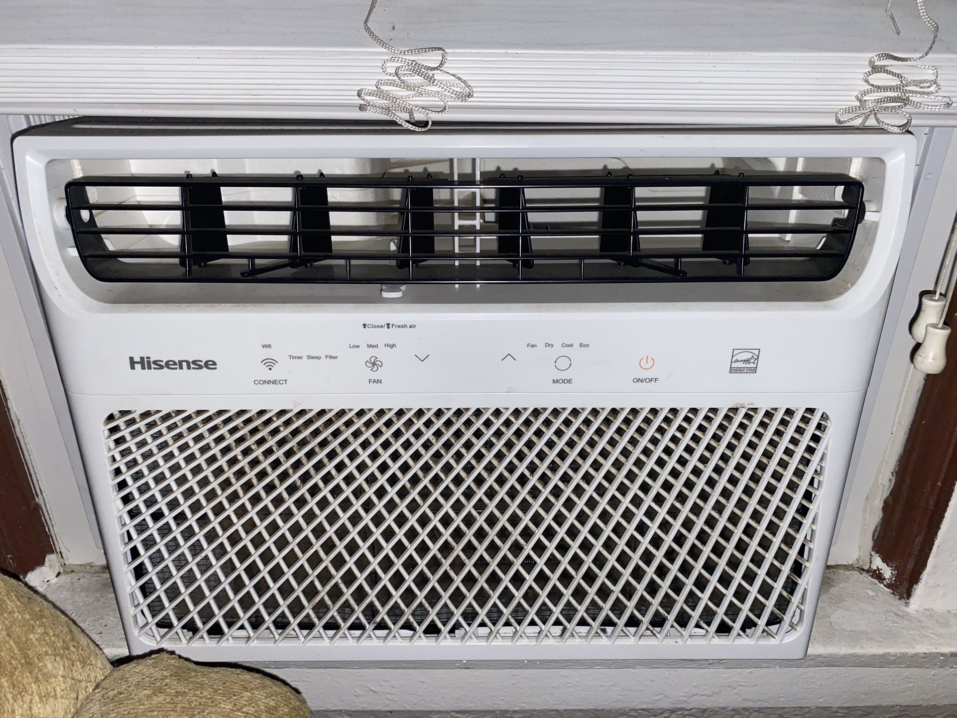 Hisense 700-sq ft Window Air Conditioner with Remote 14000-BTU) Wi-Fi enabled