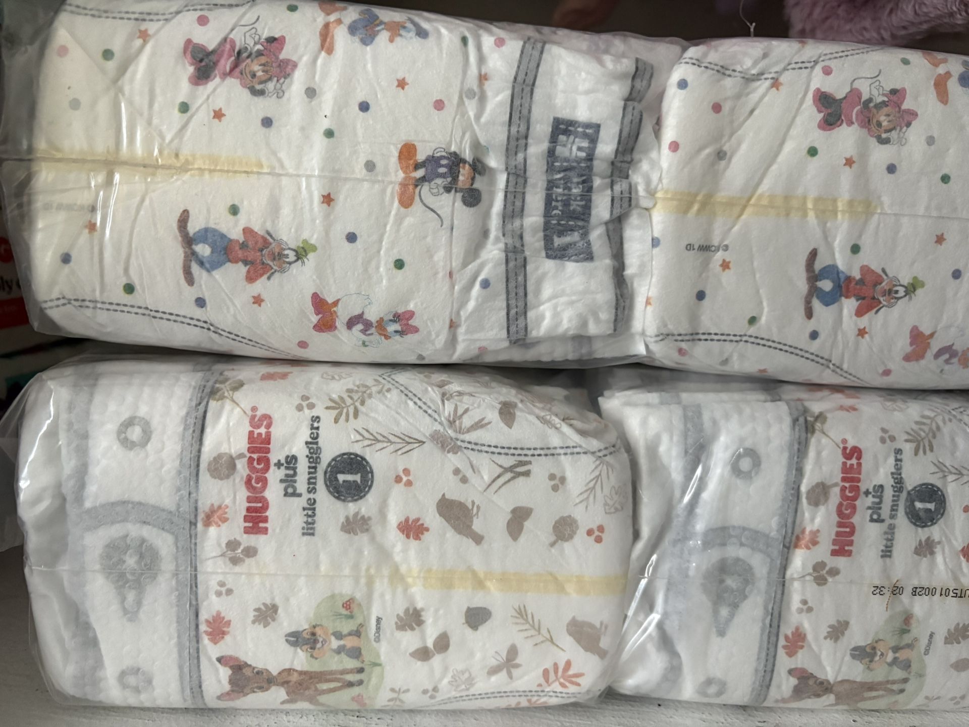 Huggies plus 1 128 diapers 