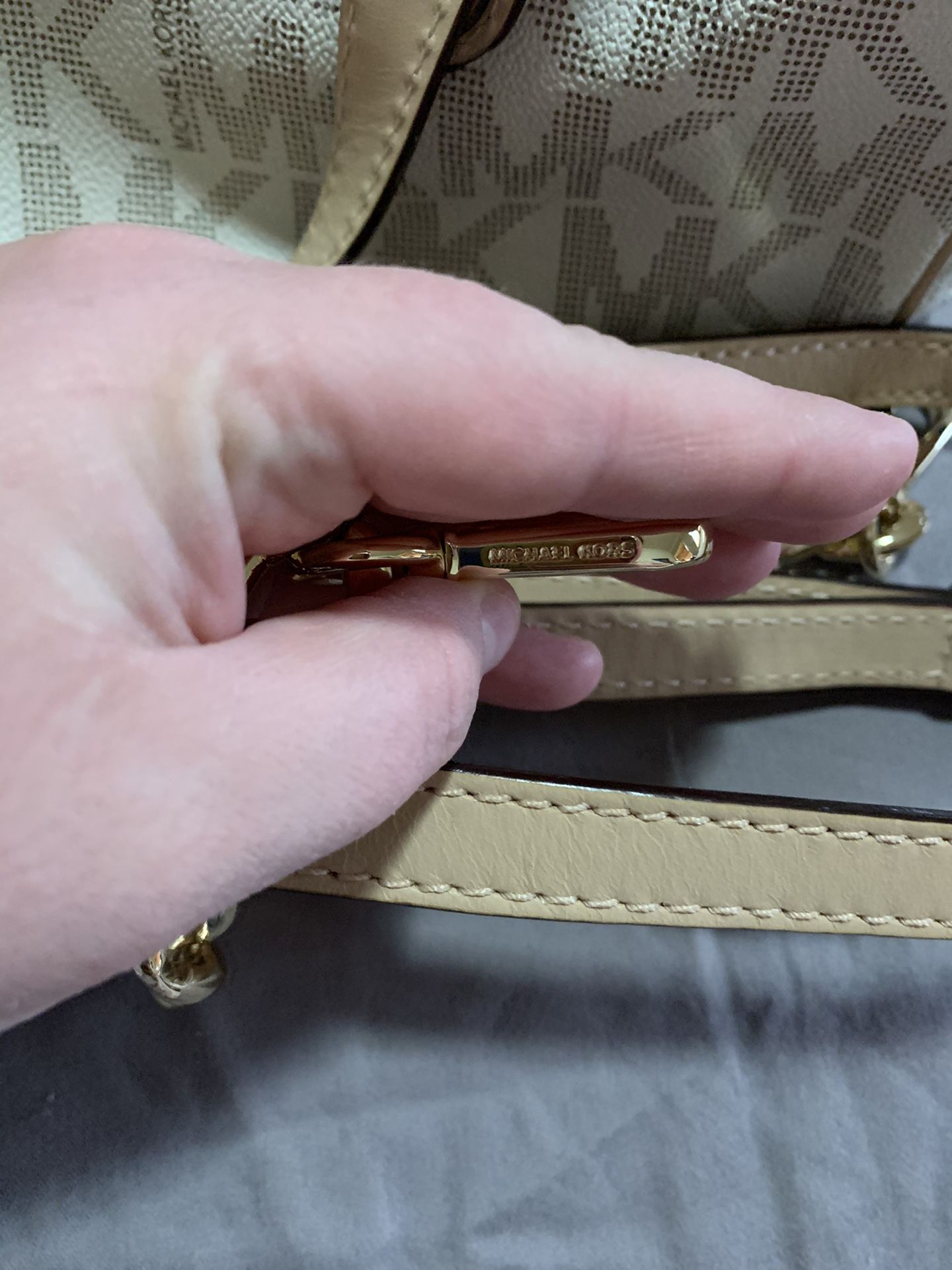 Authentic Michael Kors Tote Bag YKK Zippers with Matching Wallet (Matching  Set) (Not Sold Separately) White and Gold/Tan/Light Brown Handle and Chain