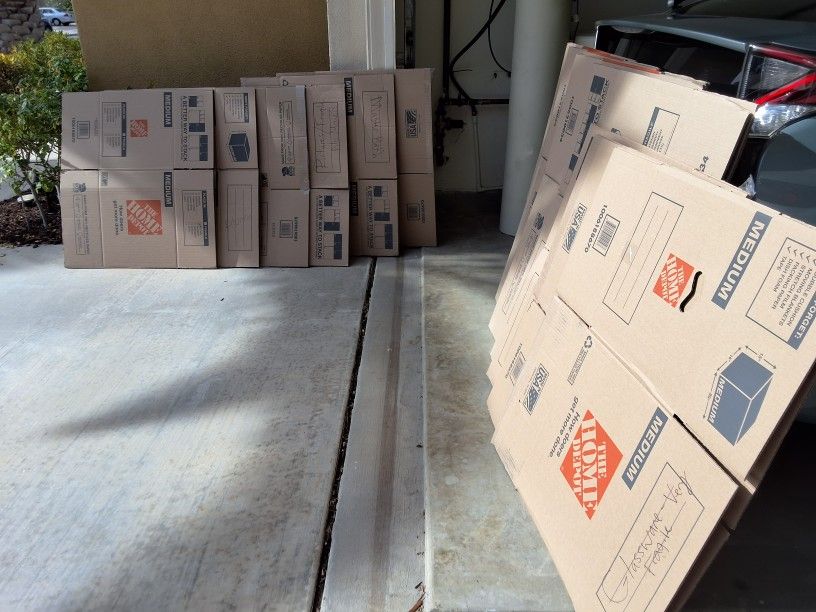 13 Boxes: 4 Large (26×15×16) + 9 Medium (20×15×16)