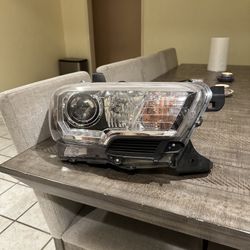 tacoma headlight passenger side 2015-2023 3rd gen tacoma