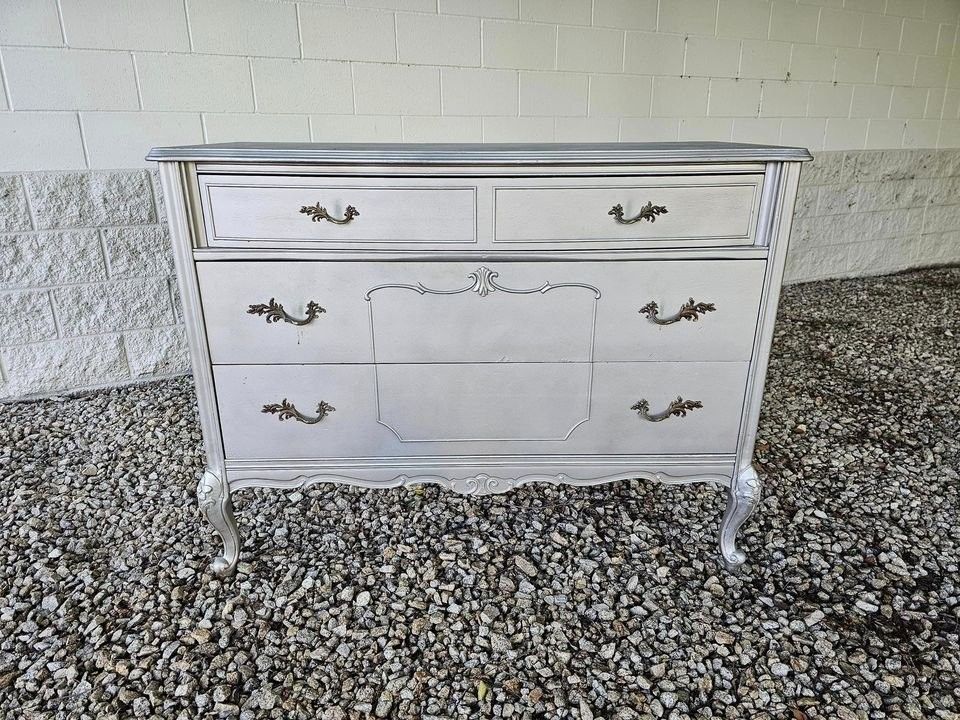 *ELEGANT* French Provincial VINTAGE Dresser by *Angelus Furniture Co*