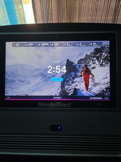 Treadmill-NordicTrack 1400 w/iFit