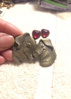 Pigs brooch