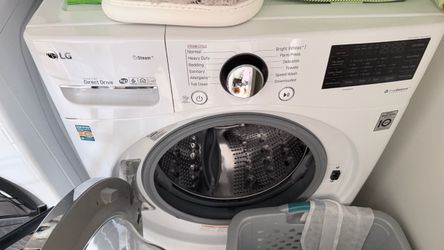 LG 7.4 cu. ft. Ultra Large Capacity Smart Wi-Fi Enabled Front Load Electric Dryer with TurboSteam and Built-In Intelligence
