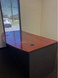 FREE Executive Desk. Has a return and 3 drawer roller