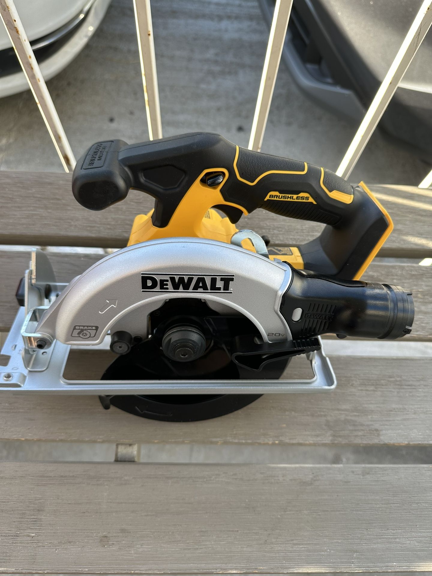 New 20v Dewalt 6 1/2 Circular Saw Brushless Tool Only