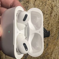 AirPods Pro (1st Generation - Non-MagSafe)