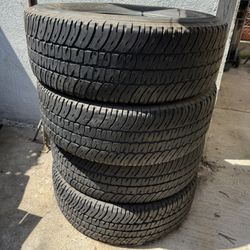 MICHELIN (4) tires 275/65/R20