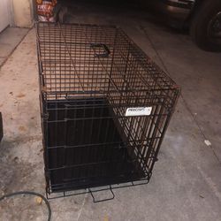Med Size Dog Crate Like New 20firm