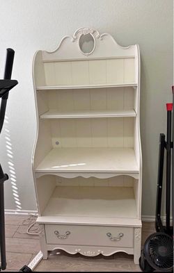Vintage Y2K French Provincial Off-White Victoria Collection Hutch By Lea Industries