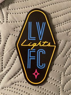 FANS DE LAS VEGAS LIGHTS FC! ⚽️🔥 💥 Letrero LV Lights FC — SOLO $25 💥 ✨ ¡Bonito, llamativo y perfecto para decorar!