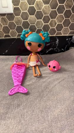 Lalaloopsy Doll  Sew. Magical Sand E Starfish. & Pet