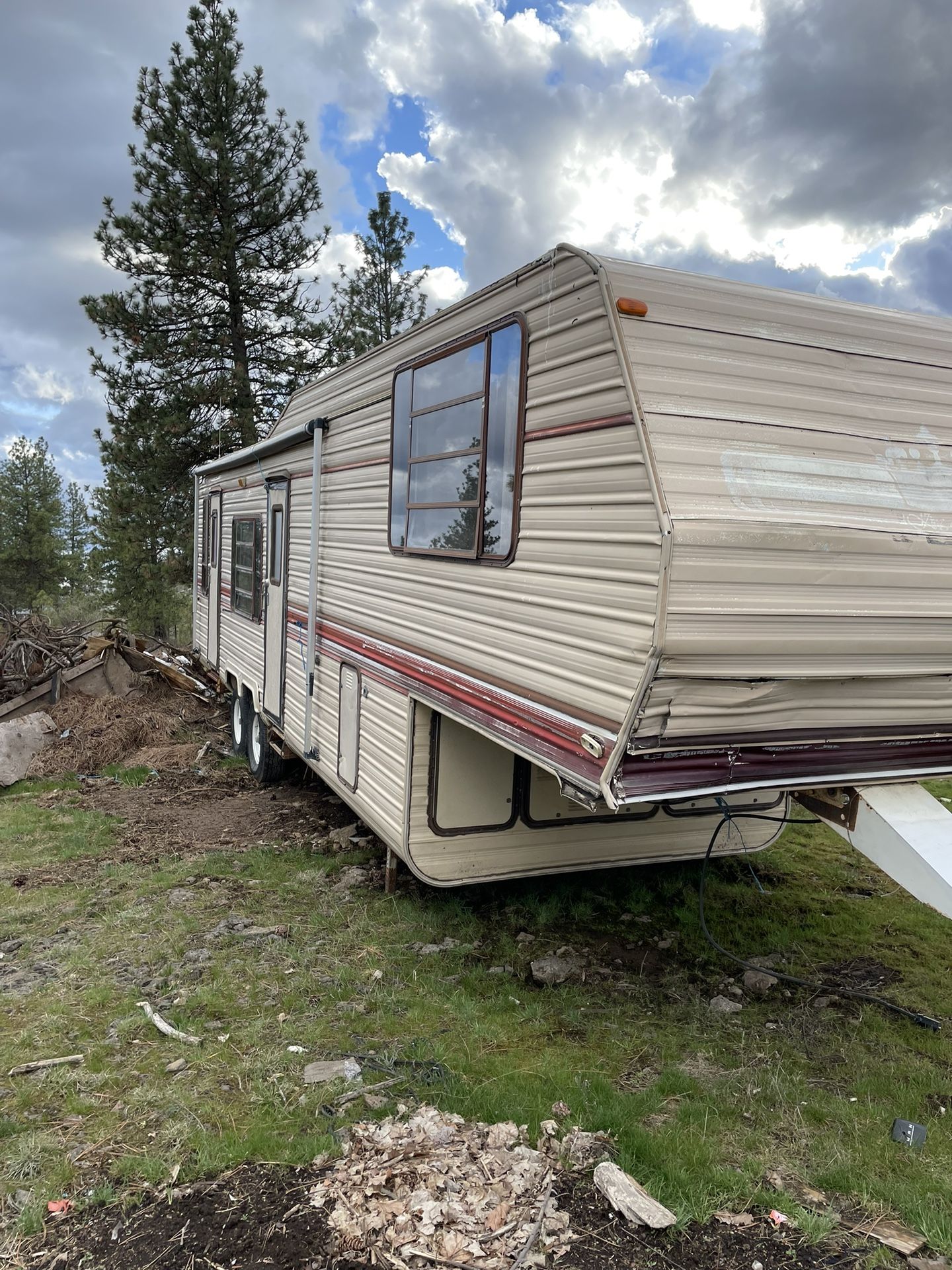 Fifth wheel RV