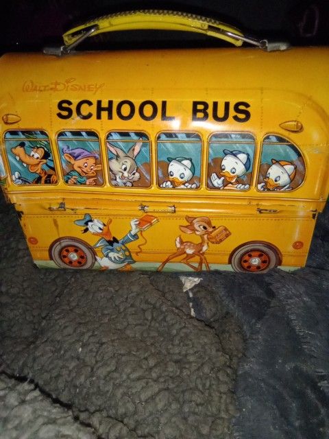 VINTAGE 1968 DISNEY SCHOOL BUS  lunchbox 