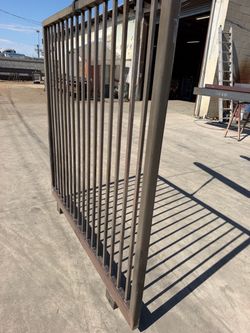 Sliding gate. Puerta corrediza  5 ‘ 9 1/2 width   6 ‘ height