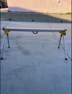 DEWALT Aluminum Adiustable Miter Saw Stand