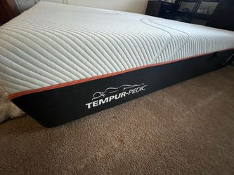 Tempur-Pedic Eastern King mattress 12 inch excellent