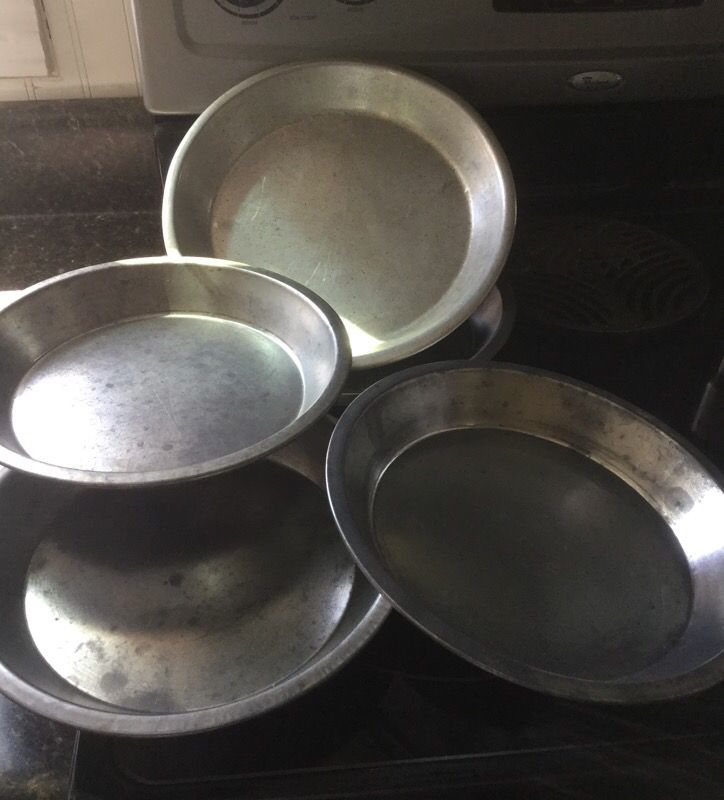 5 old pie pans