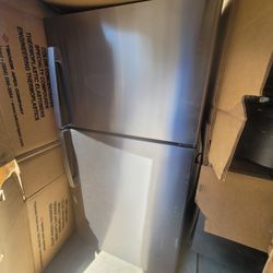 GE Refrigerator Like New