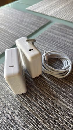 THREE (3) Apple USB-C power adapters + magnetic Mac charger